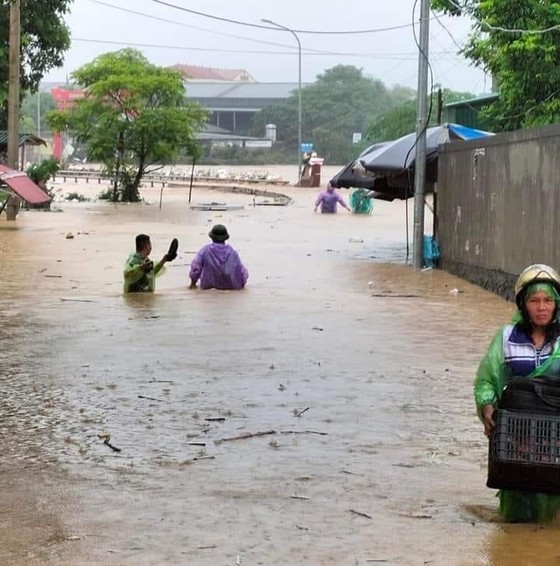 Miền Bắc tiếp tục mưa lũ, sơ tán hàng trăm hộ dân khỏi khu vực nguy hiểm